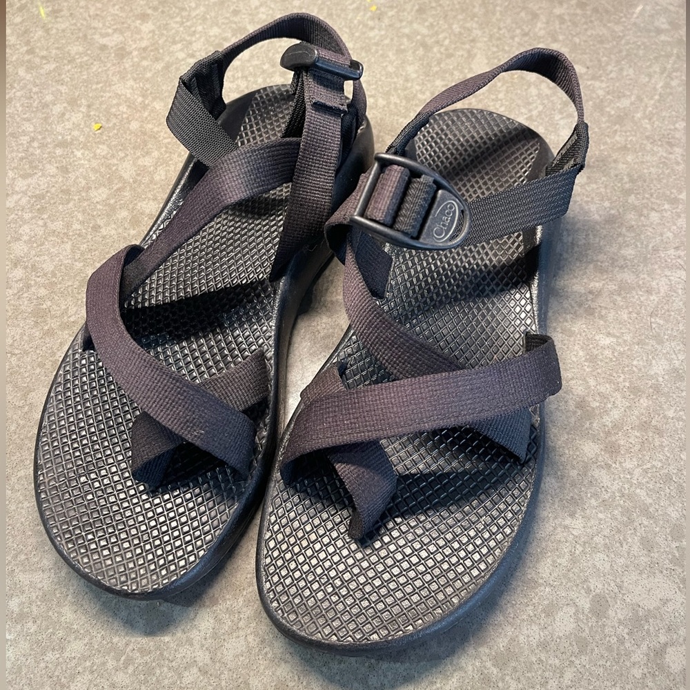 Black chacos women’s 9
